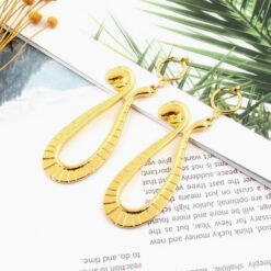 Boa Hancock clip-on earrings ( non pearcning )400
